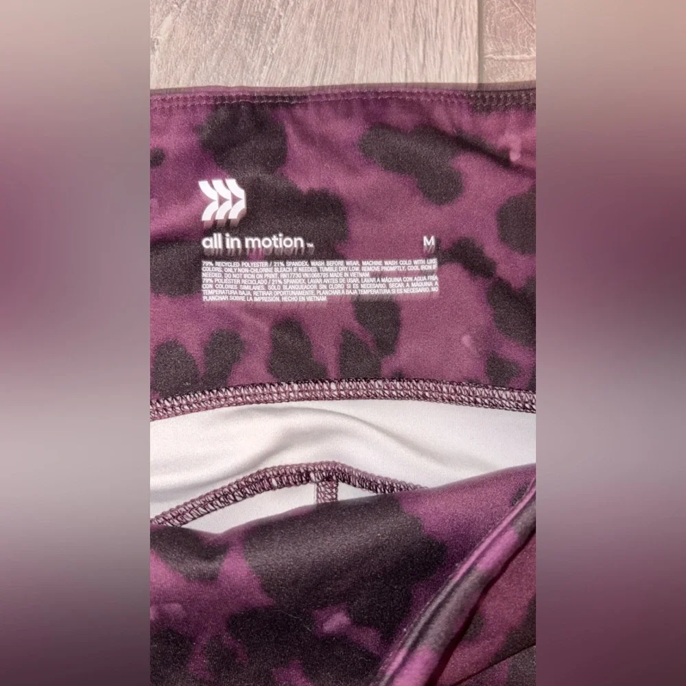 All In Motion Medium Athletic Leggings Purple & Black Animal Print Pockets EUC - Picture 3 of 7